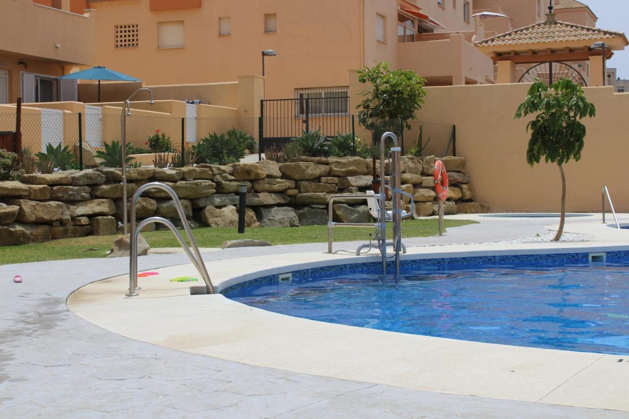 Los Lances Tarifa - Piscina Y Patio Bagian luar foto